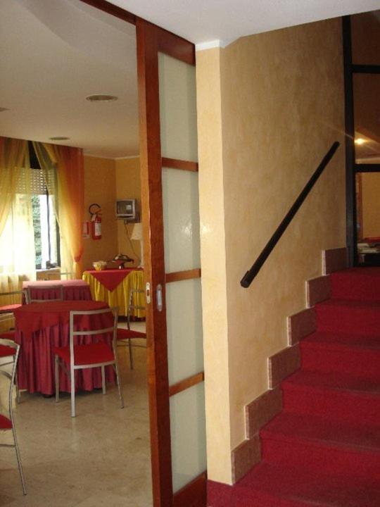 Albergo Sangrila Lanzo Torinese Exterior photo